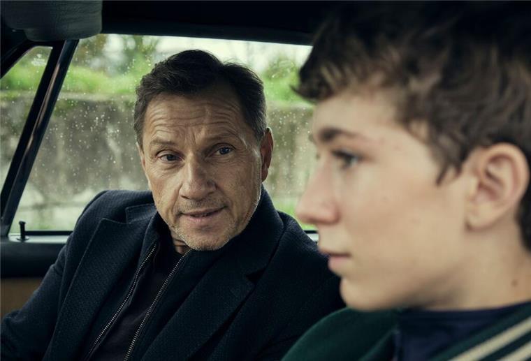 TV-Quoten: „Tatort“ trotz Ton-Panne mit Abstand vorne Im „Tatort: Zerrissen“ waren Thorsten Lannert (Richy Müller, l) und der junge David (Louis Guillaume) zu sehen - aber minutenlang nicht zu hören.