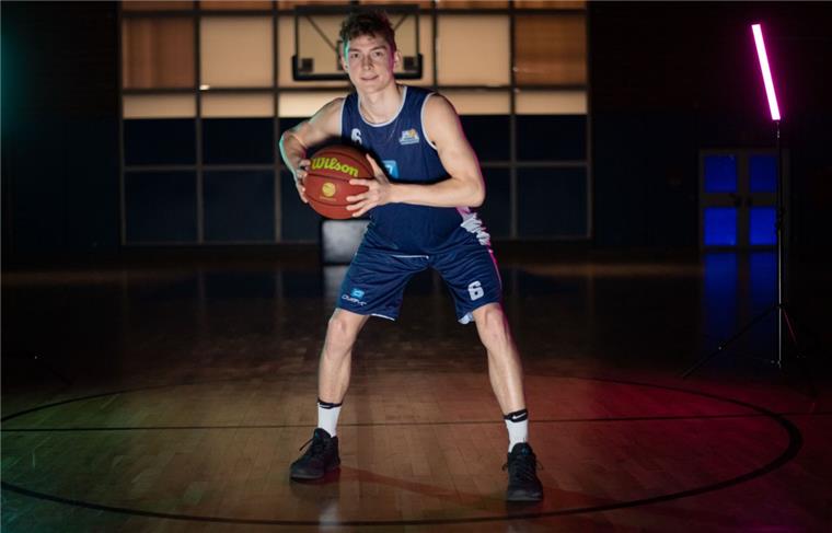 Eisbären-Talent Friederici arbeitet an seiner Zukunft als Basketball-Profi Im U19-Bundesligateam der Eisbären ragt Vincent Friederici mit seinen Leistungen heraus. Doch der 18-Jährige hat höhere Ziele: Der gebürtige Berliner will Erstliga-Profi werden.