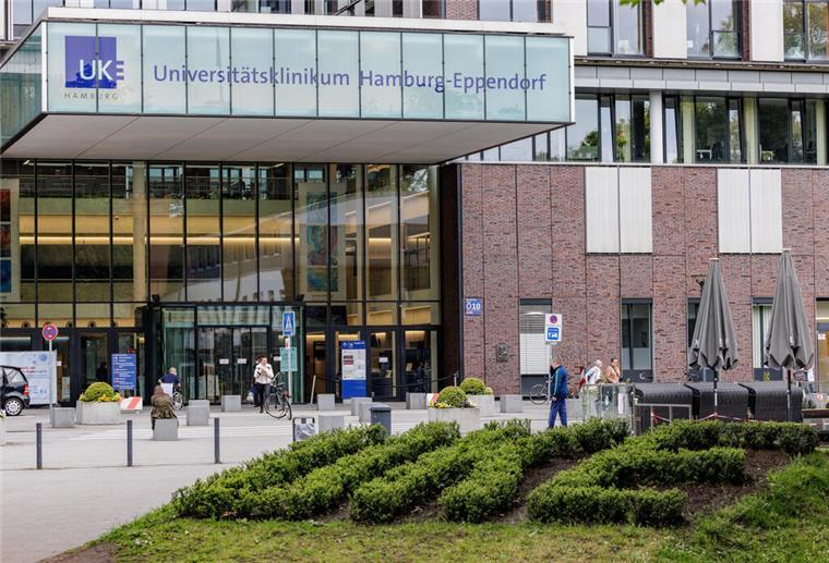  Der Haupteingang des UKE - Universitätsklinikum Hamburg-Eppendorf. 