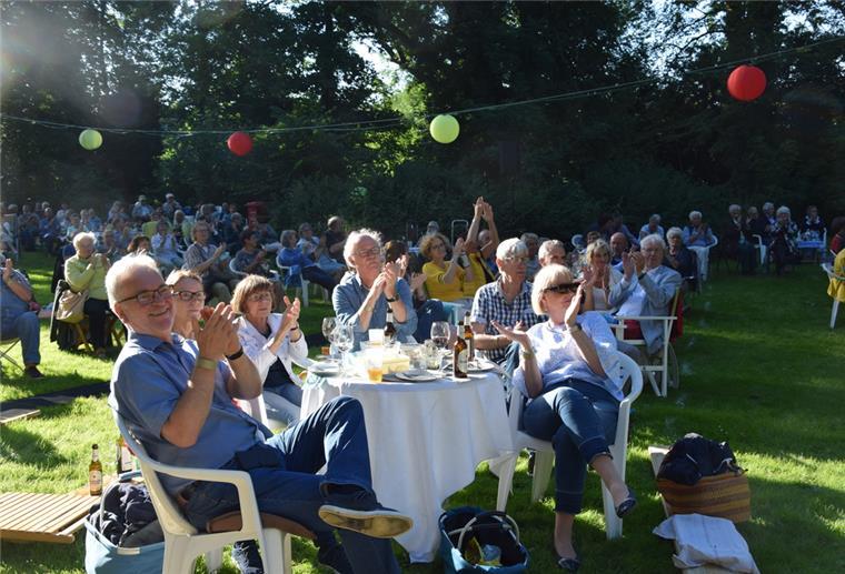 Im vergangenen Jahr besuchten 403 begeisterte Klassikfans die Veranstaltung „Klassik im Park“. Aufgrund fehlender Fördermittel müssen es in diesem Jahr mindestens 450 Gäste sein.