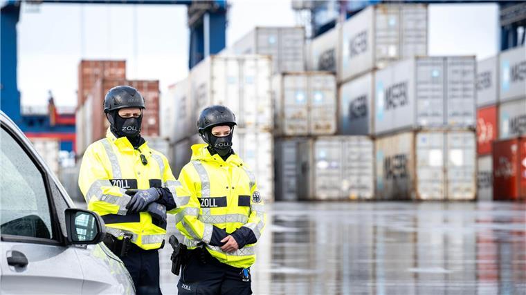 Im vergangenen Jahr hat das Hauptzollamt Bremen mehr als 150.000 gefälschte Produkte beschlagnahmt. (Archivbild) 