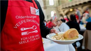 Im vergangenen Jahr ließen es sich zahlreiche Gäste in der Vesperkirche schmecken. (Archivbild)