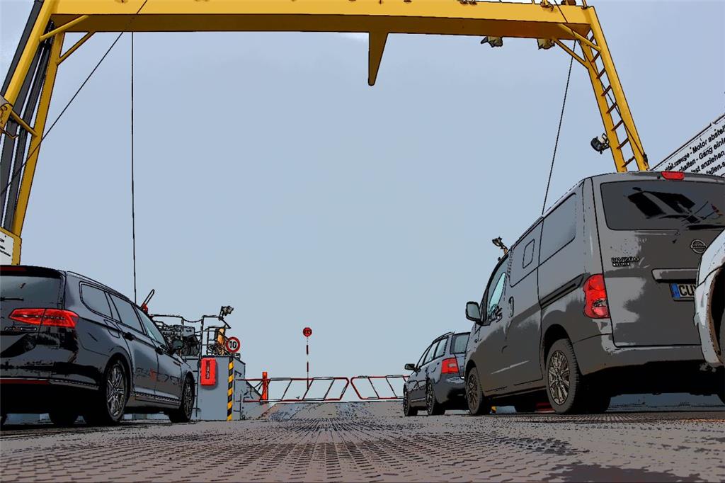 Im vergangenen Jahr sind 170.000 Autos mit der Fähre zwischen Sandstedt und Brak...