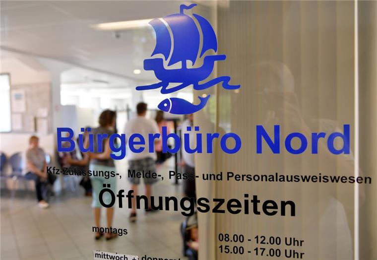 Bremerhaven: Lage in den Bürgerbüros entspannt sich wieder Im Vergleich zu Juli entspannt sich die Lage in den Bürgerbüros in Bremerhaven wieder etwas. Die Wartezeiten sind etwas geringer geworden, Mitarbeiter aus dem Urlaub zurück.