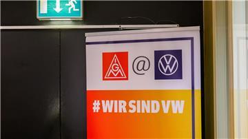 Im VW-Tarifstreit wird seit mehr als 60 Stunden um einen Kompromiss gerungen. (Archivbild)