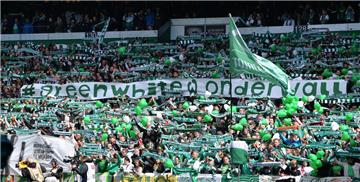Im Weser-Stadion herrschte eine fantastische Atmosphäre. Kein Halten mehr gab es, als Werder Bremen das 1:0 gegen Eintracht Frankfurt schießt.