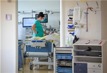 Im Zentrum für Alterstraumatologie des Zentrum für Alterstraumatologie werden Patienten gemeinsam durch Unfallchirurgen, Geriater, Anästhesisten, Radiologen und Physiotherapeuten behandelt.