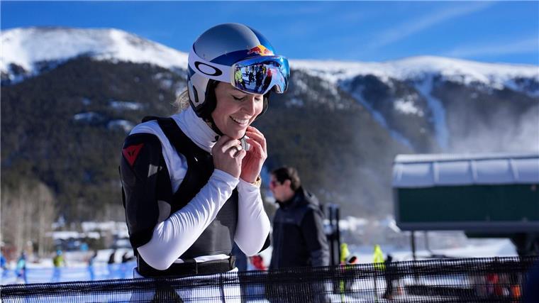 Im Ziel ist Lindsey Vonn die Erleichterung anzumerken.