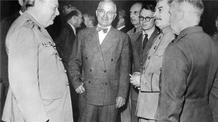 Im Zweiten Weltkrieg überzeugte Churchill (l.) mit seinen Durchhalteparolen. (Archivbild)