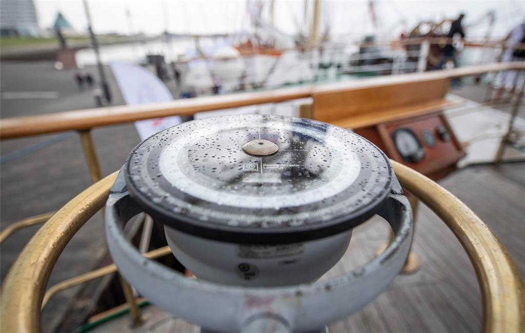 Immer auf Kurs. Das polnische Segelschiff &quot;Dar Mlodziezy&quot; liegt an der...