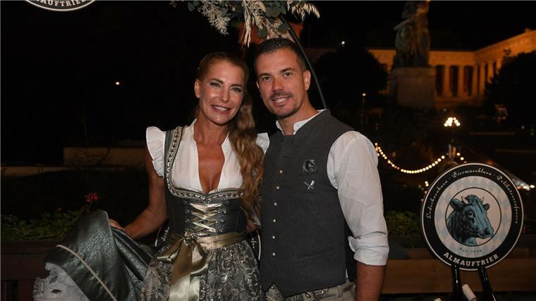 Immer dabei: Giulia Siegel mit ihrem Partner Ludwig Heer . 