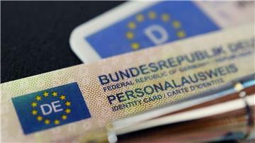 Immer mehr Bundesbürger verfügen über einen elektronischen Personalausweis mit dazugehöriger PIN. (Symbolbild)