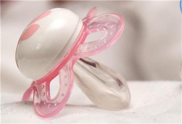 Ein rosa Schnuller.