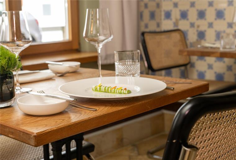Wer nicht absagt, zahlt: Immer mehr Restaurants erheben Gebühren Immer mehr Gastronomen gehen dazu über, von Gästen, die trotz Reservierung nicht kommen, eine Gebühr zu verlangen.