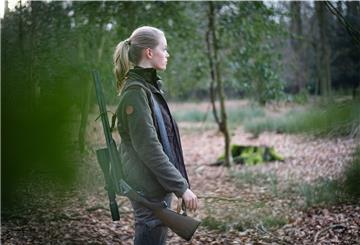 Immer mehr junge Frauen und Männer wie Katharina Drath aus Beverstedt entdecken die Jagd für sich. Niedersachsen ist, laut des Deutschen Jagdverbands, das Bundesland mit den zweitmeisten Inhabern eines Jagdscheins - Tendenz steigend.