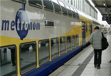 Immer schön auf den Fahrplan schauen: Es sind in den kommenden Monaten weniger Züge unterwegs.