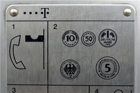 Immer weniger Telefonzellen: Wegen der Vielzahl an Handyverträgen lohnen sich Telefonzellen nicht mehr.  