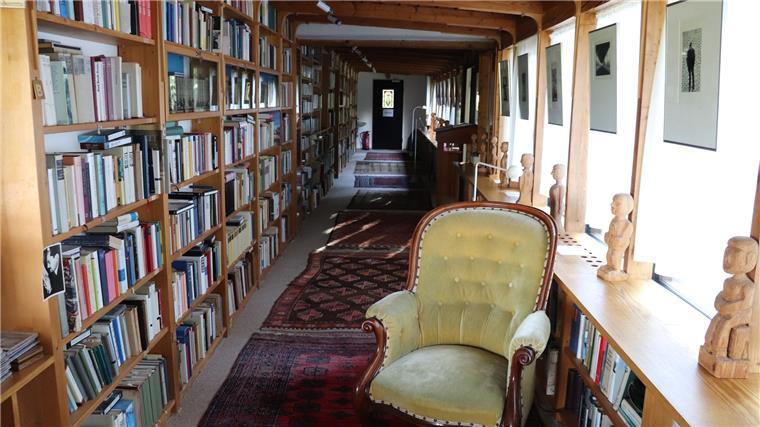 Kempowski: Im Hause des Sunny-Boys der Gegenwartsliteratur Der Büchergang im Haus Kreienhoop in Nartum.