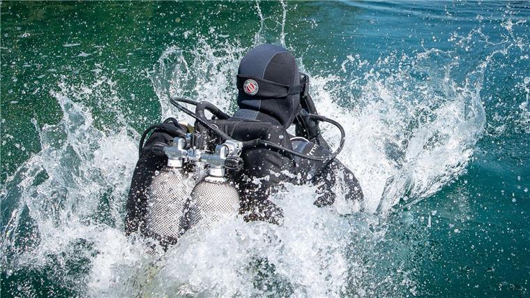 Taucher stirbt im Kreidesee Immer wieder kommt es zu tödlichen Unfällen im bei Tauchern beliebten Kreidesee. (Symbolbild)