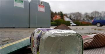 Immer wieder werden die Standorte für Altglascontainer – wie hier in Nordholz – als allgemeiner Müllabladeplatz genutzt.