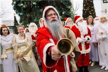Immer wieder zu Weihnachten gibt es die gleichen Lieder auf die Ohren. 