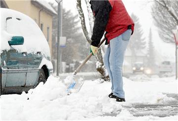 Nicht nur der Gehweg soll nach dem Schneeschieben gefahrlos begehbar sein.