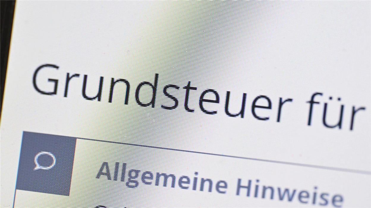 Das Wort Grundsteuer erscheint auf einem Computerbildschirm auf der Seite des Online-Steuerportals Elster. 
