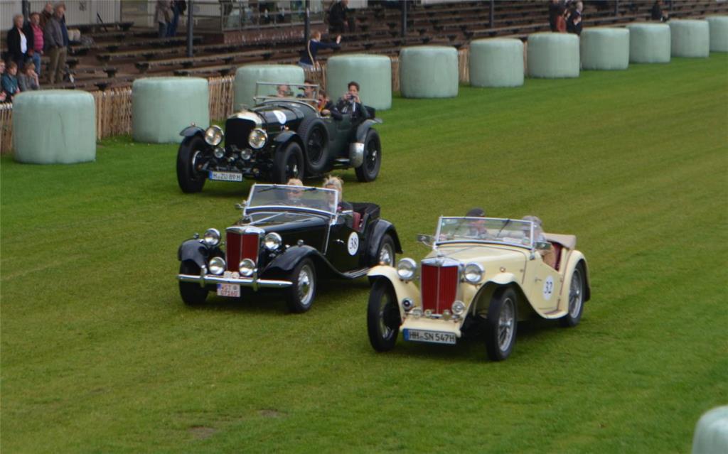 Impressionen aus Rastede: Die Vintage Race Days mit 60 Vorkriegsrennwagen.