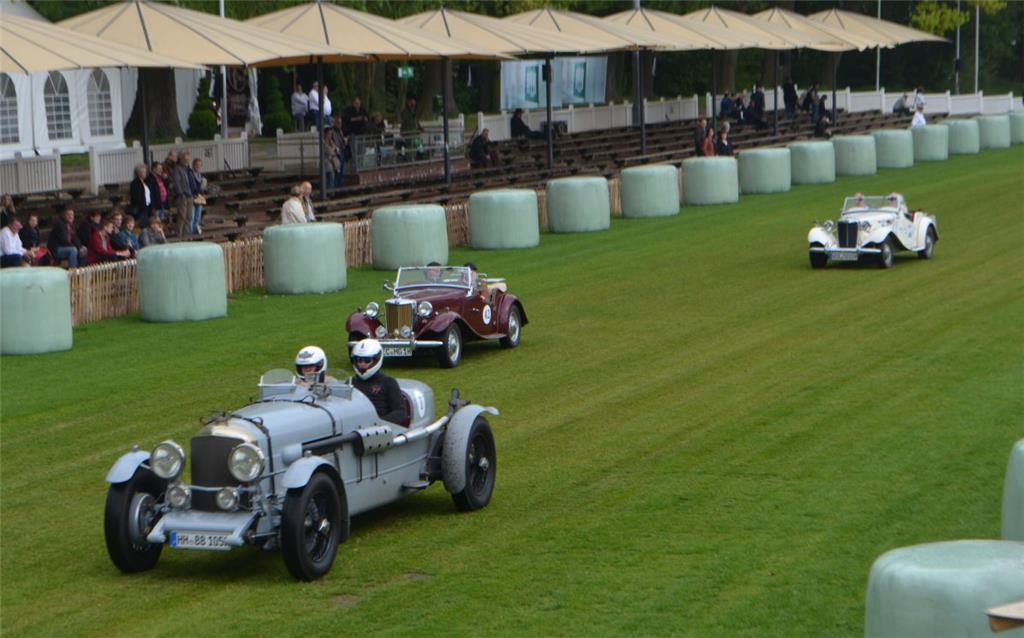 Impressionen aus Rastede: Die Vintage Race Days mit 60 Vorkriegsrennwagen.