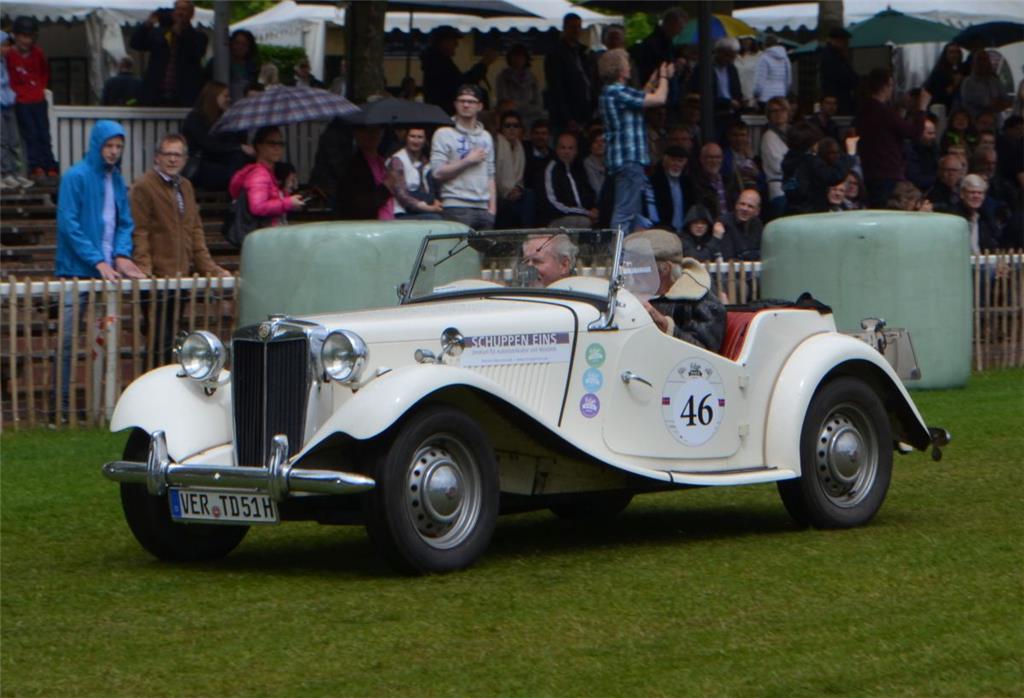Impressionen aus Rastede: Die Vintage Race Days mit 60 Vorkriegsrennwagen.