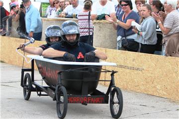 Impressionen vom Seifenkistenrennen Feldhausen 2017.