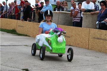 Impressionen vom Seifenkistenrennen Feldhausen 2017.