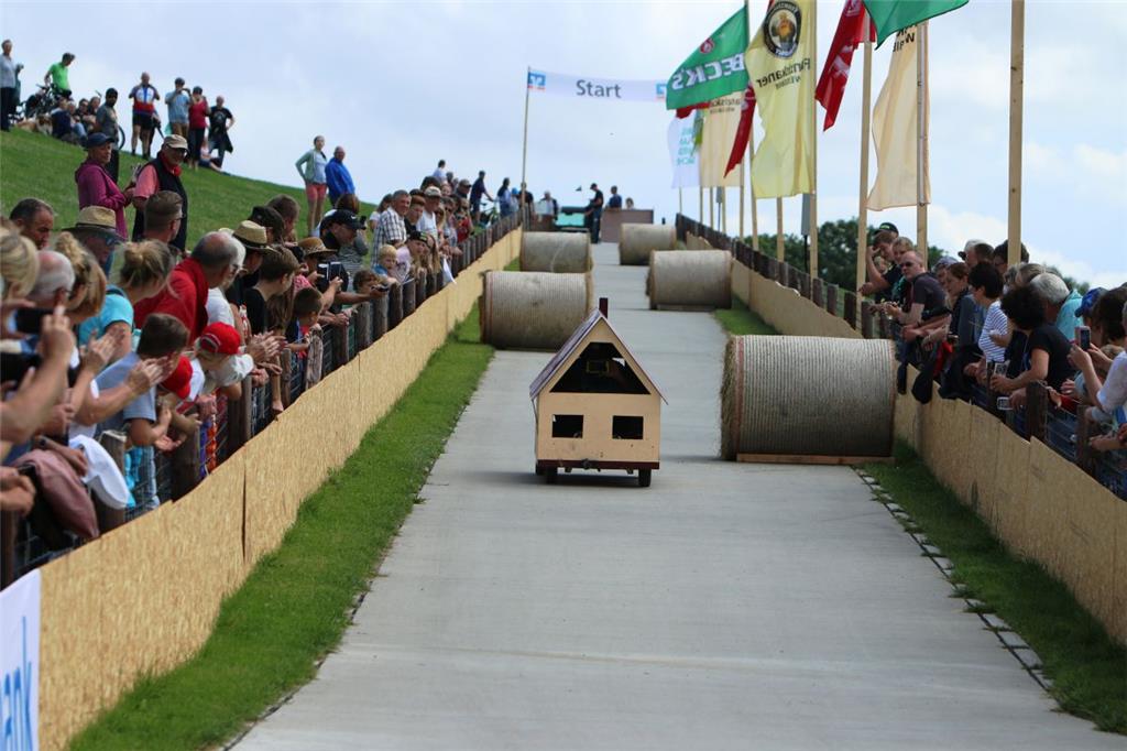 Impressionen vom Seifenkistenrennen Feldhausen 2017.