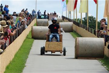 Impressionen vom Seifenkistenrennen Feldhausen 2017.