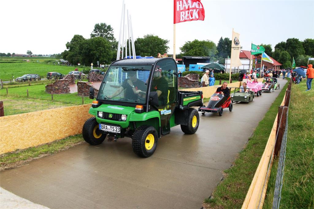 Impressionen vom Seifenkistenrennen Feldhausen 2017.