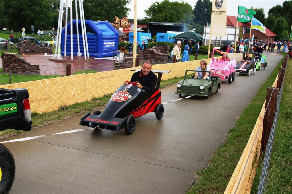 Impressionen vom Seifenkistenrennen Feldhausen 2017.