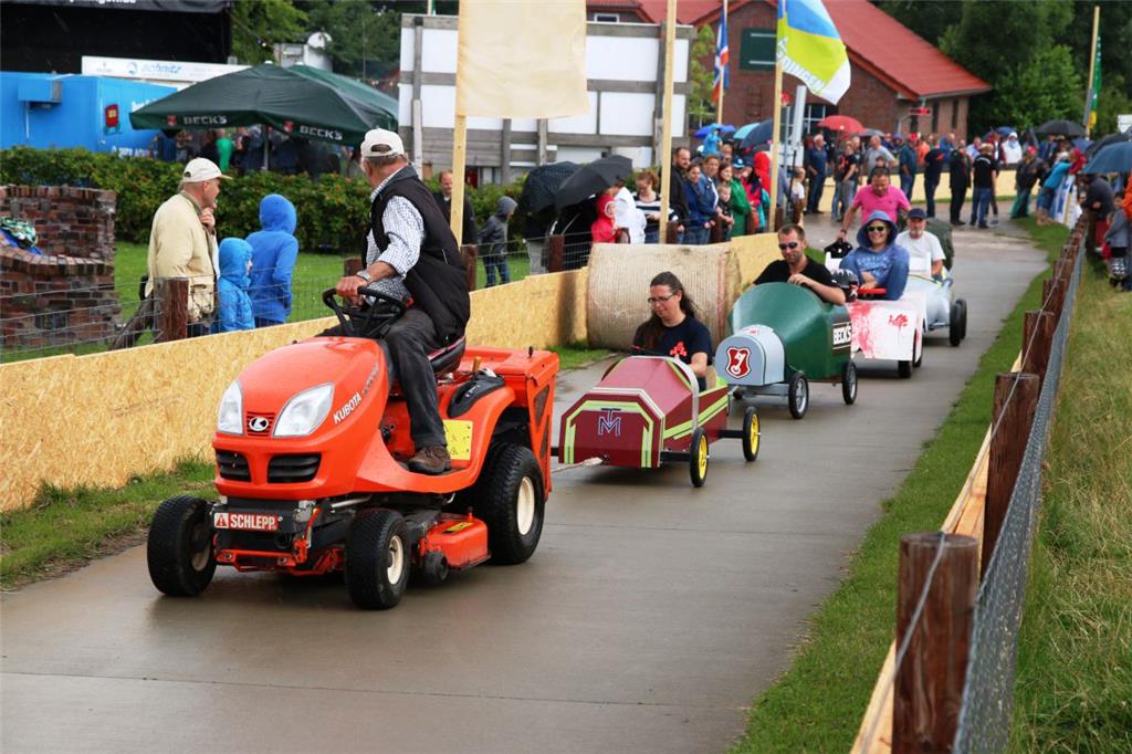 Impressionen vom Seifenkistenrennen Feldhausen 2017.