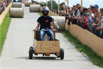 Impressionen vom Seifenkistenrennen Feldhausen 2017.