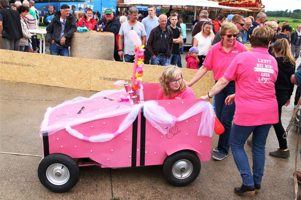 Impressionen vom Seifenkistenrennen Feldhausen 2017.