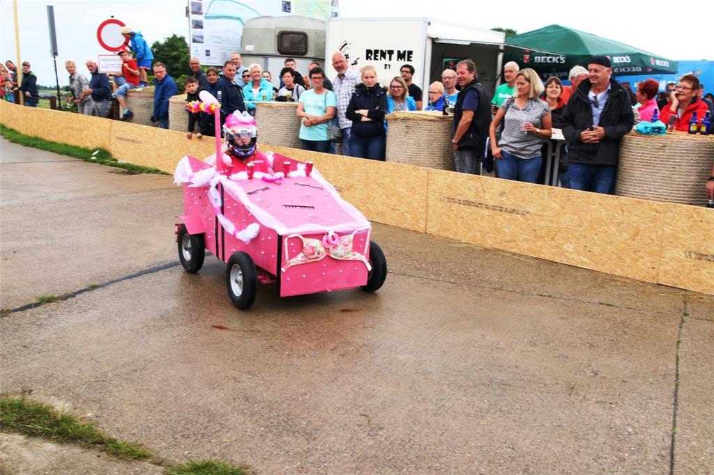Impressionen vom Seifenkistenrennen Feldhausen 2017.