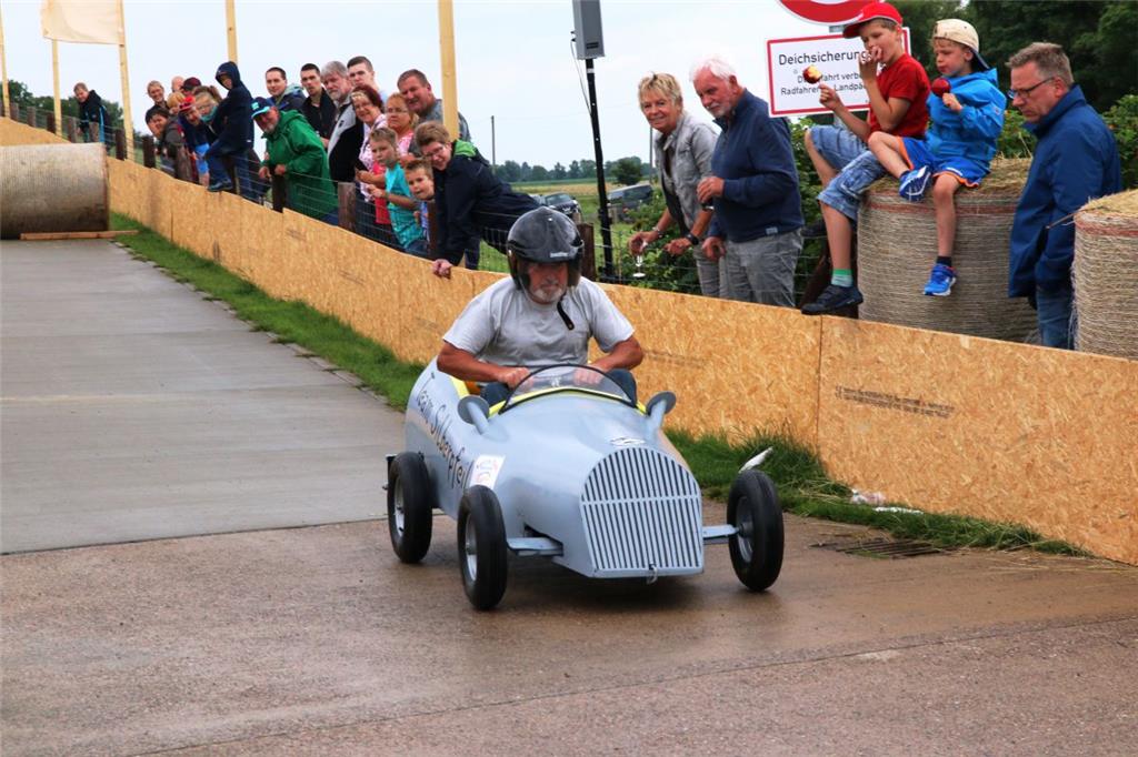 Impressionen vom Seifenkistenrennen Feldhausen 2017.