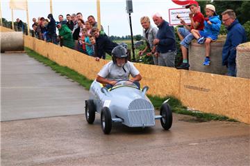 Impressionen vom Seifenkistenrennen Feldhausen 2017.