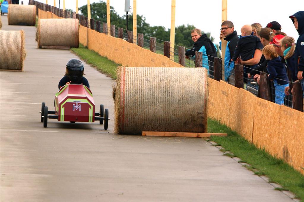 Impressionen vom Seifenkistenrennen Feldhausen 2017.