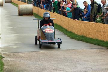 Impressionen vom Seifenkistenrennen Feldhausen 2017.