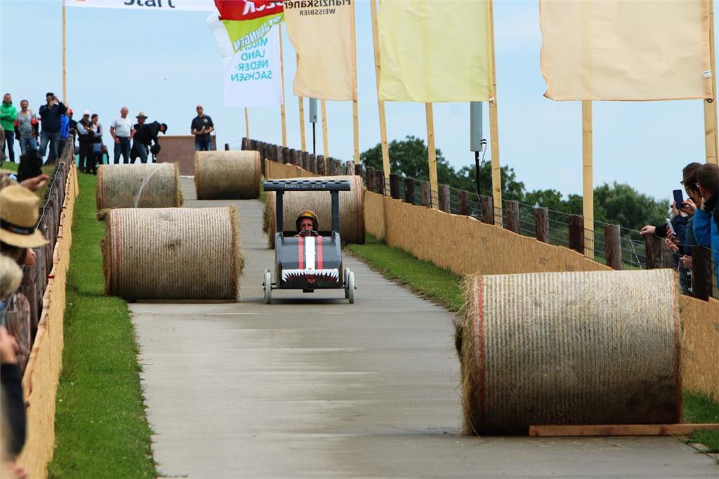 Impressionen vom Seifenkistenrennen Feldhausen 2017.