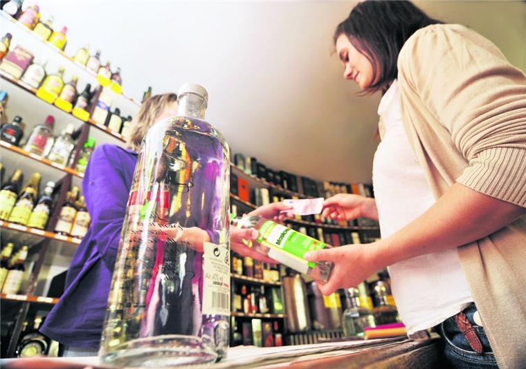Alkohol-Testkäufe: Jeder vierte Jugendliche erhält Hochprozentiges im Laden Alkohol-Testkäufe