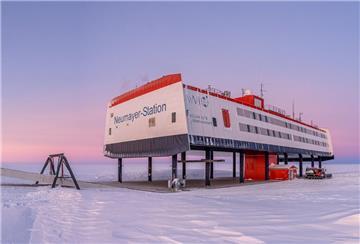 HANDOUT - 07.01.2019, Antarktis, -: Die deutsche Forschungsstation Neumayer-Station III in der Antarktis. Fern von der Heimat feiern Wissenschaftler, Techniker und weitere Menschen dort Weihnachten. (zu dpa: «In der Antarktis kommt keine echte Weihnachtsstimmung auf») Foto: Michael Trautmann/Alfred-Wegener-Institut/dpa +++ dpa-Bildfunk +++