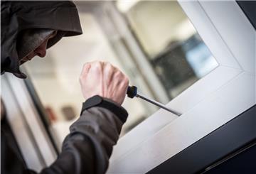 In 65 Fällen soll ein 46-Jähriger in Schulen, Kindergärten und Praxen eingebrochen sein.