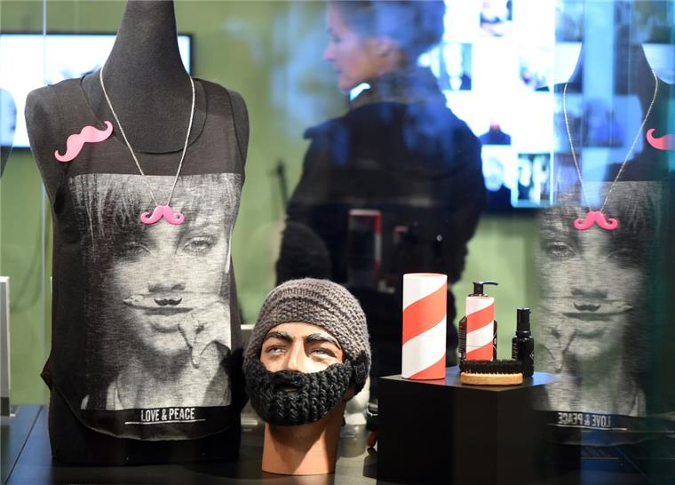 Der Bart kommt ins Museum In Berlin ist der Bart museumsreif. Foto dpa