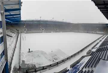 Fußball: Bundesliga, Arminia Bielefeld - Werder Bremen, 20. Spieltag, Schüco Arena. Blick in das völlig verschneite Stadion.